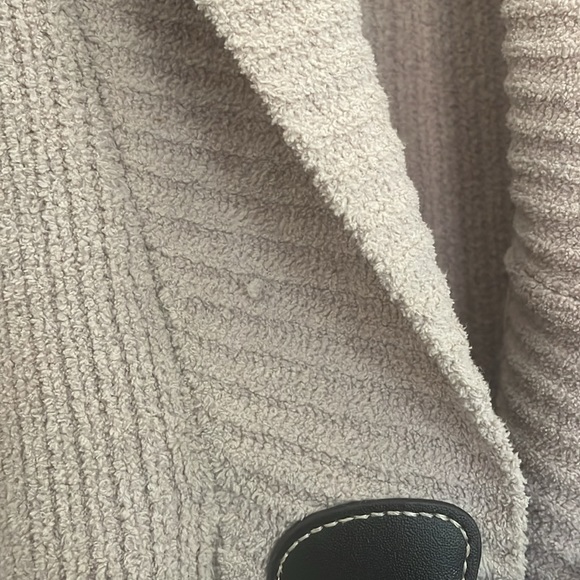 Natori oatmeal toggle closure sweater M - Picture 5 of 5